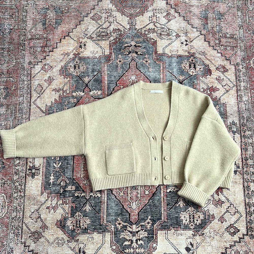 Super cute beige Cardigan, unfortunately I bought the wrong size.